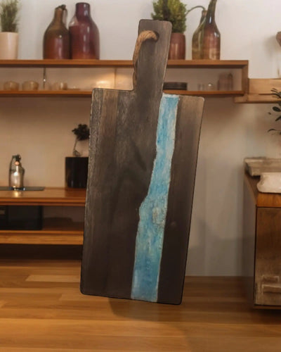Planche Volcanique Bois Noir Verni & Résine Bleu Caraïbe MAISON MAZARINE